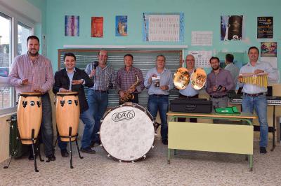 CONSISTORIO HOYANCO INICIA LA ENTREGA DE NUEVOS INSTRUMENTOS A LA ESCUELA Y BANDA DE MUSICA